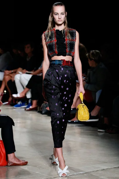 Look 32
